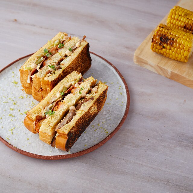 Katsu Sando με Pull Pork και Γαρίδες Katsu Sando με Pull Pork και Γαρίδες