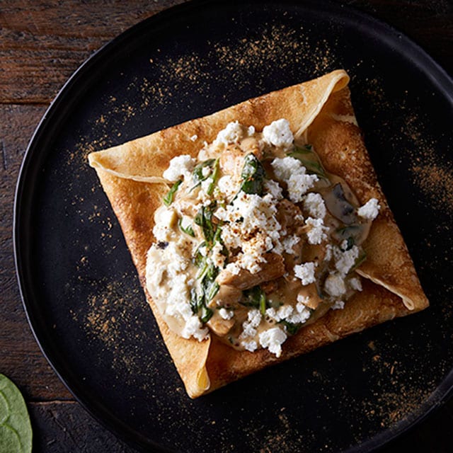 Κρέπα με Σοτέ Κοτόπουλο Αρωματισμένο με Μέλι και Μουστάρδα, Μανιτάρια & Σπανάκι Κρέπα με Σοτέ Κοτόπουλο Αρωματισμένο με Μέλι και Μουστάρδα, Μανιτάρια & Σπανάκι