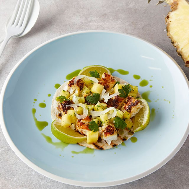 Tacos με Μαριναρισμένο Ψάρι Ανανά και Πίκλα Κρεμμυδιού