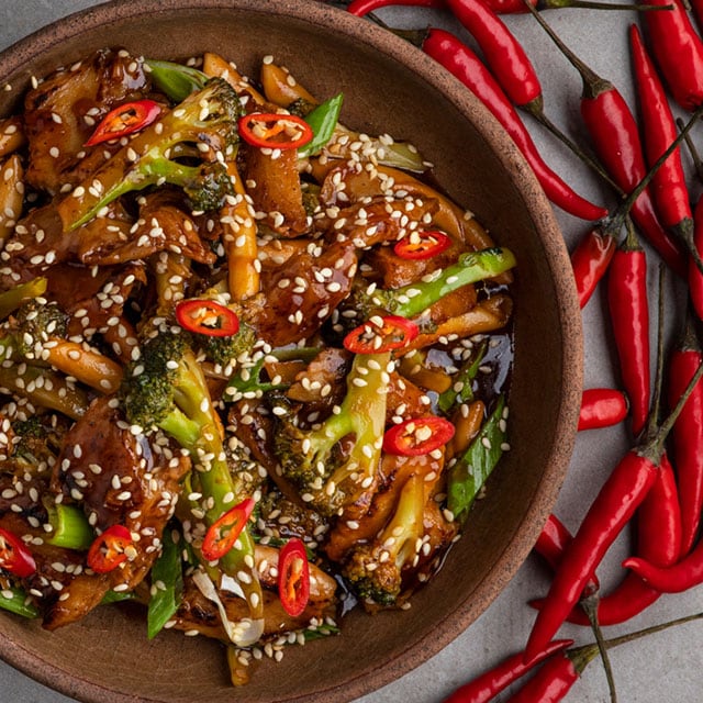 Stir Fried NoChicken Chunks με Σκιουφιχτά