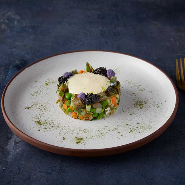 Αθηναϊκή Σαλάτα με Αφρό Μαγιονέζας με Εσπεριδοειδή και Καπνιστό Σκουμπρί