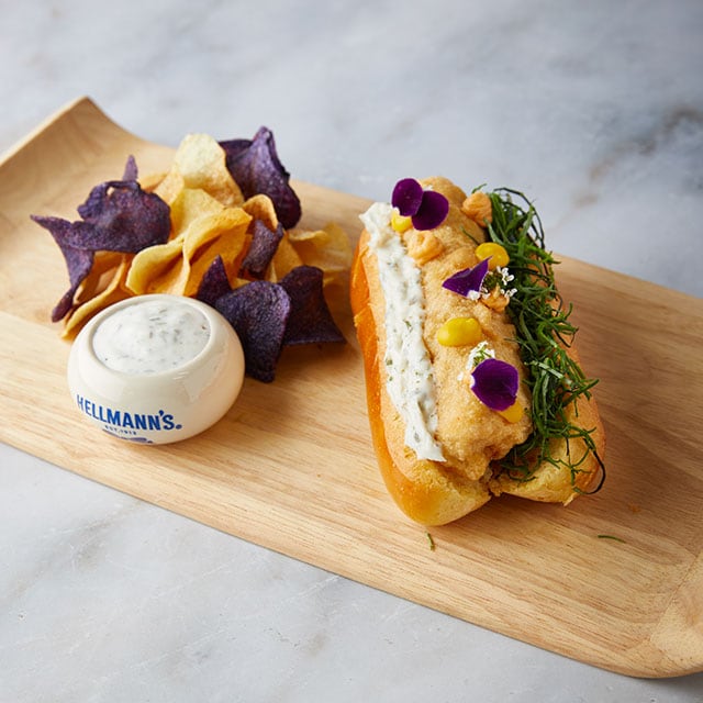 Hot Dog Μπακαλιάρου με Σάλτσα Ταρτάρ Hot Dog Μπακαλιάρου με Σάλτσα Ταρτάρ