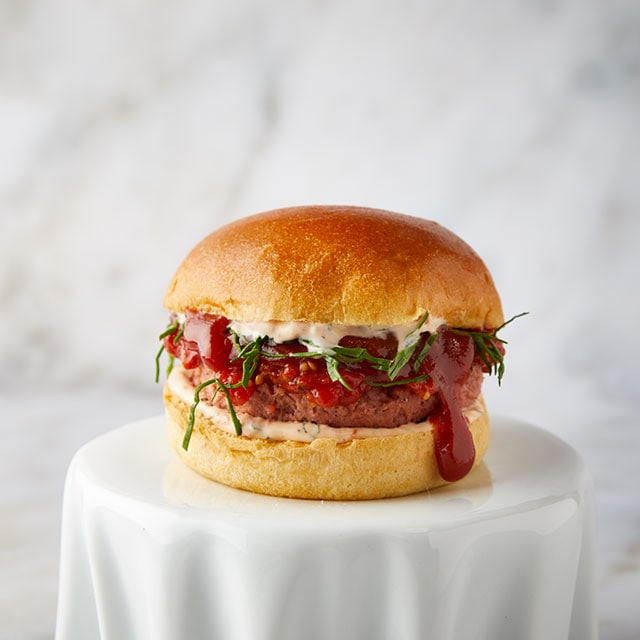 Raw NoBeef Burger και Δροσερή Σάλτσα Chili Raw NoBeef Burger και Δροσερή Σάλτσα Chili