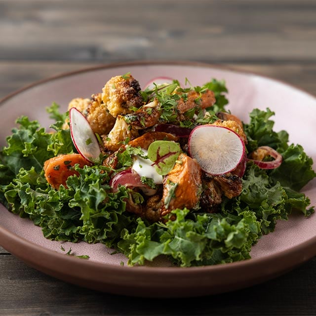 Σαλάτα με Ψητό Κουνουπίδι και Καρότο