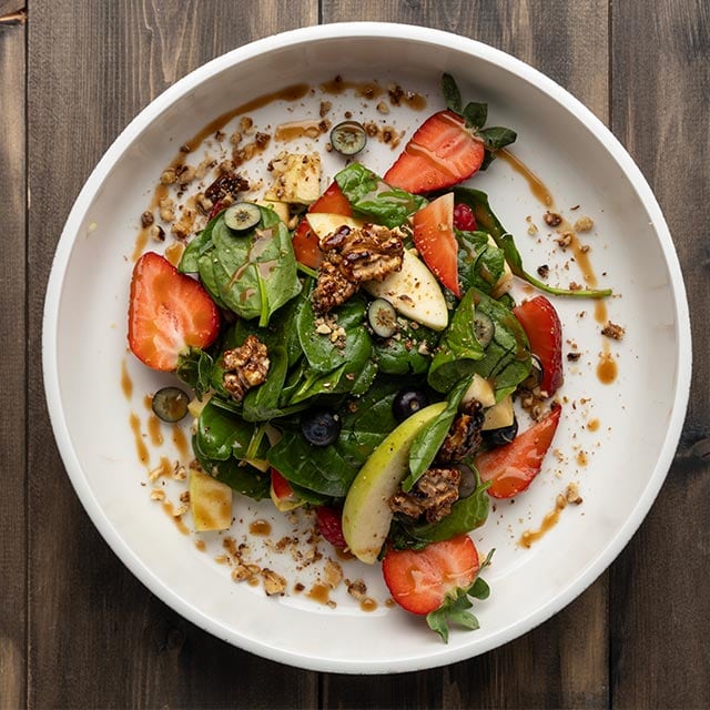 Σαλάτα με Σπανάκι, Φράουλες και Μούρα