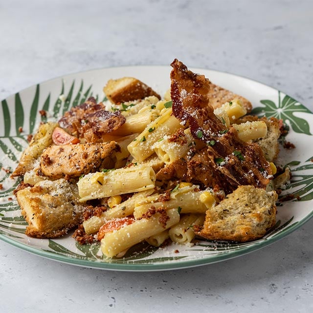 Σαλάτα του Καίσαρα με Ζυμαρικά και Κοτόπουλο