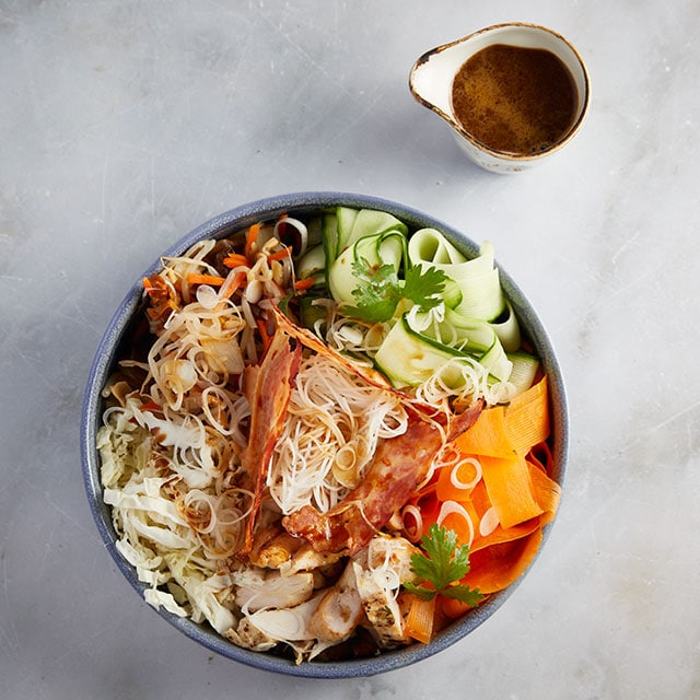 Σαλάτα Ramen με Ψητό Κοτόπουλο Σαλάτα Ramen με Ψητό Κοτόπουλο