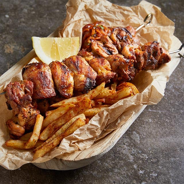 Κοντοσούβλι Κοτόπουλο με Τηγανιτές Πατάτες