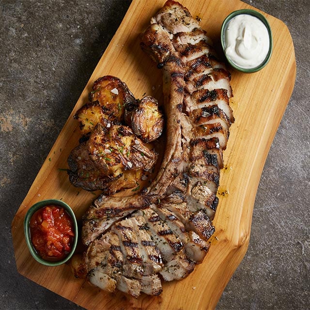 Μπριζόλα Χοιρινή Tomahawk με Σπαστές Πατάτες