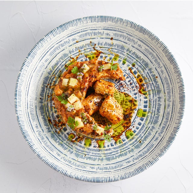 Κοτόπουλο με Μαυρομάτικα Φασόλια και Φυστικοβούτυρο