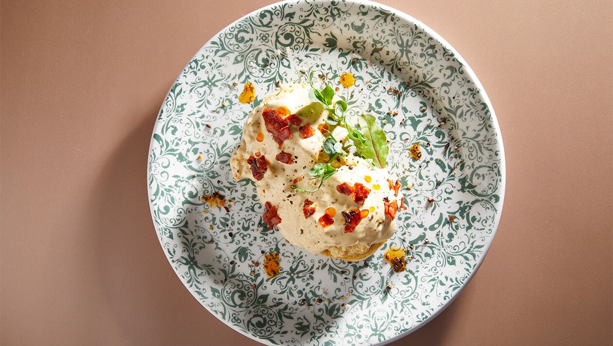 Αυγά scrambled σε μπριός με chorizo και hollandaise – - συνταγή
