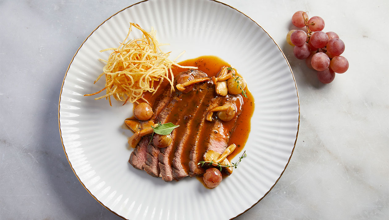 Flank Steak με Ψητά Σταφύλια και Μανιτάρια – - συνταγή