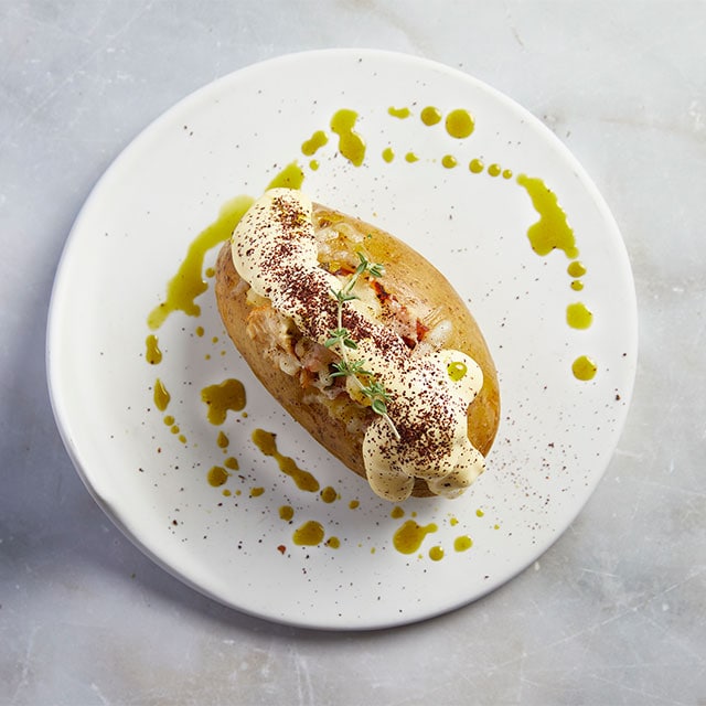 Ψητές και γεμιστές Πατάτες με σάλτσα Hollandaise Ψητές και γεμιστές Πατάτες με σάλτσα Hollandaise