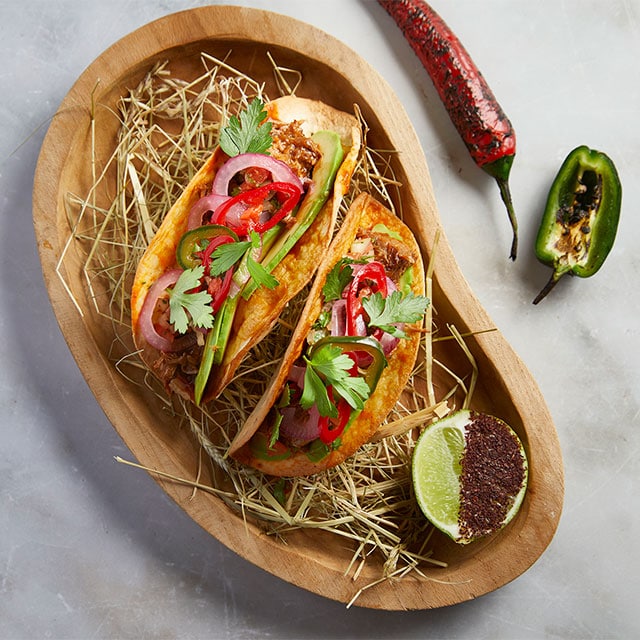 Tacos Birria με Σιγομαγειρεμένο Μοσχαράκι Tacos Birria με Σιγομαγειρεμένο Μοσχαράκι