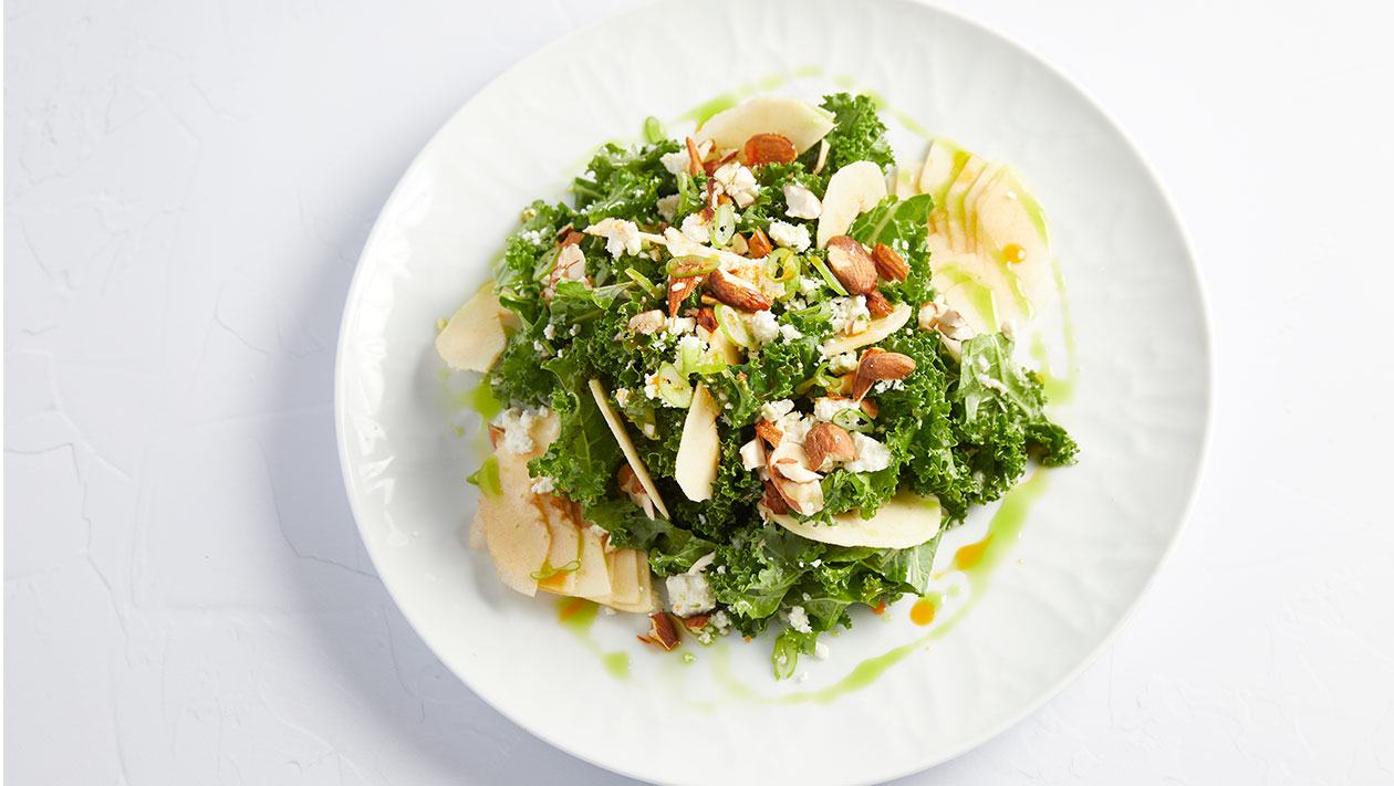 Σαλάτα Κέιλ με Μήλο και Φρυγανισμένο Αμύγδαλο – - συνταγή