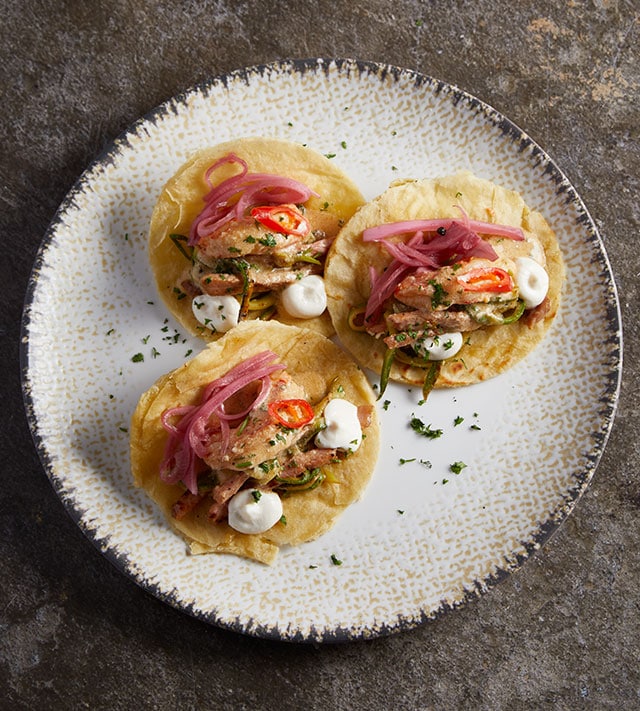 Tacos με Γαρίδα Σοτέ Απάκι, Τραγανό Κολοκύθι και Δροσερή Aioli Σάλτσα