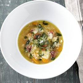 Ανοιξιάτικη Μινεστρόνε με Κεφτεδάκια Κοτόπουλο