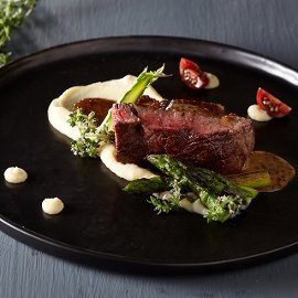 Μοσχαρίσιο Φιλέτο με Ποικιλία Μανιταριών και Σάλτσα Μουστάρδας