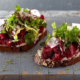 Μπρουσκέτα με Λαχανικά και Λεμονάτη Hellmann’s Vegan Μπρουσκέτα με Λαχανικά και Λεμονάτη Hellmann’s Vegan