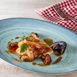 Φιλέτο Λαβράκι με Σάλτσα Γαρίδας και Οστρακοειδή