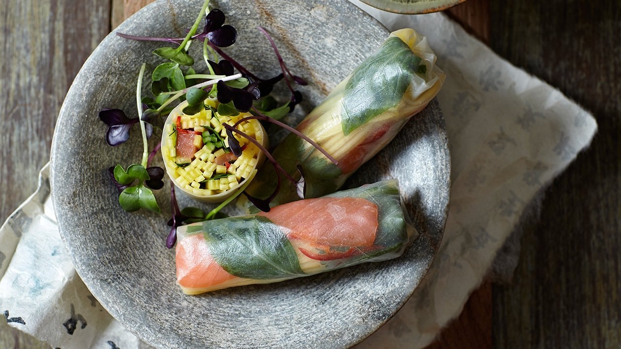 Spring Rolls με Μάνγκο, σολομό και φύλλα βασιλικού – - συνταγή