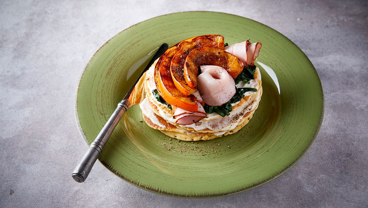 Αλμυρά Pancakes με Σοτέ Σπανάκι, Ψητή Κολοκύθα και Χοιρινή Μπριζόλα – - συνταγή