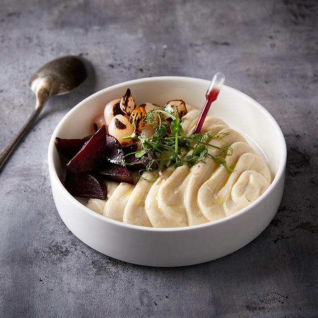 Πουρές Σελινόριζας με Καραμελωμένα Παντζάρια και Πέρλες Κρεμμυδιού