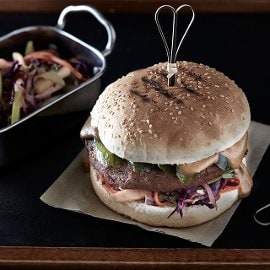 Burger Φαλάφελ με Γλυκιά Σάλτσα, Σόγιας και Ταχίνι Burger Φαλάφελ με Γλυκιά Σάλτσα, Σόγιας και Ταχίνι