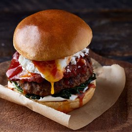 Cretan Burger με Μαγιονέζα και Κέτσαπ Toping Cretan Burger με Μαγιονέζα και Κέτσαπ Toping
