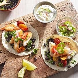 Fish Tacos με sauce μαγιονέζας και ψητές πατάτες Fish Tacos με sauce μαγιονέζας και ψητές πατάτες