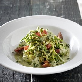 Noodles από Κολοκύθι με Κρεμώδη Σάλτσα Αβοκάντο Noodles από Κολοκύθι με Κρεμώδη Σάλτσα Αβοκάντο