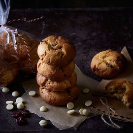 Soft Cookies με Λευκή Σοκολάτα και Cranberries Soft Cookies με Λευκή Σοκολάτα και Cranberries