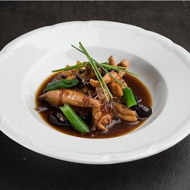 Stir fried Κοτόπουλο, με Soy Sauce, Μανιτάρια Σιτάκε, Λεμονόχορτο και Τζίντζερ Stir fried Κοτόπουλο, με Soy Sauce, Μανιτάρια Σιτάκε, Λεμονόχορτο και Τζίντζερ