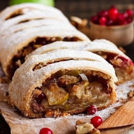 Strudel με μήλο, καρύδια και Cranberries