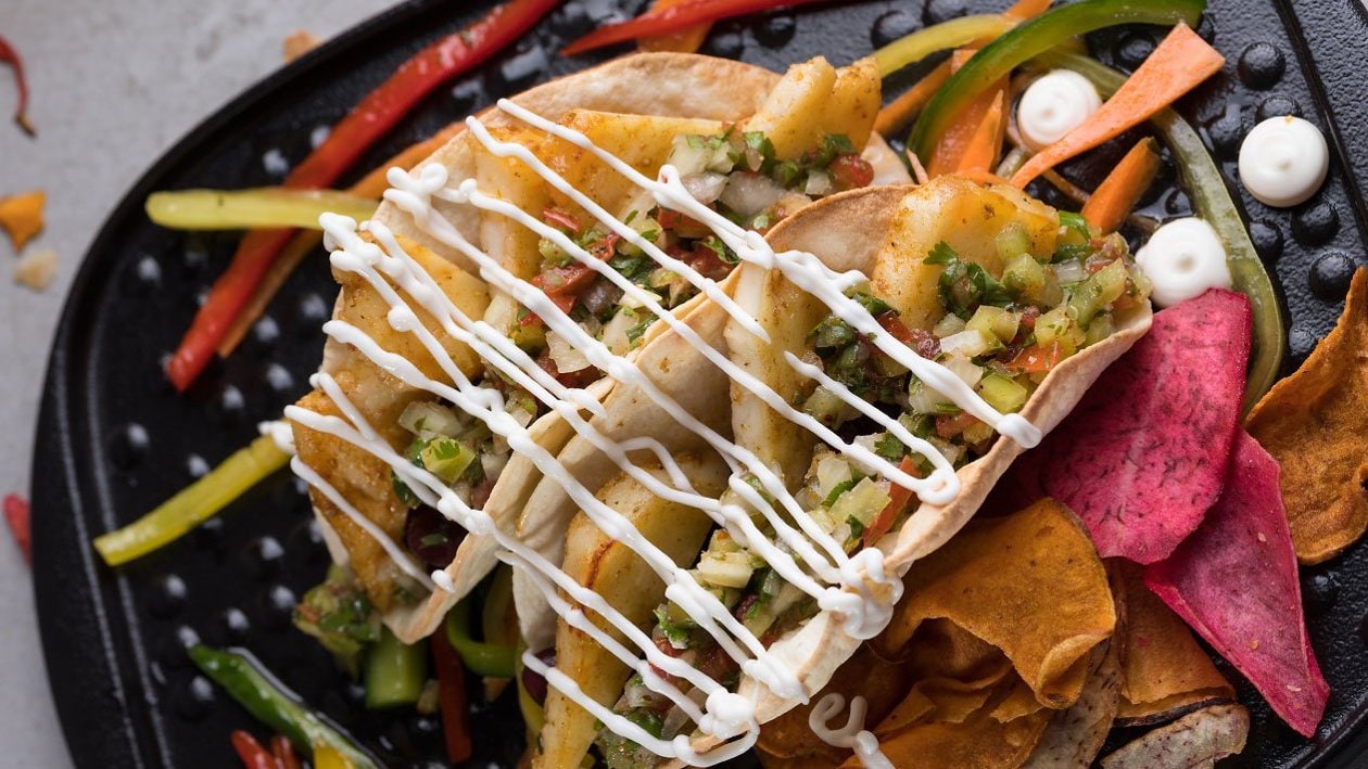 Tacos με μαριναρισμένο ψητό χαλούμι, Hellmann’s Vegan και pico de gallo