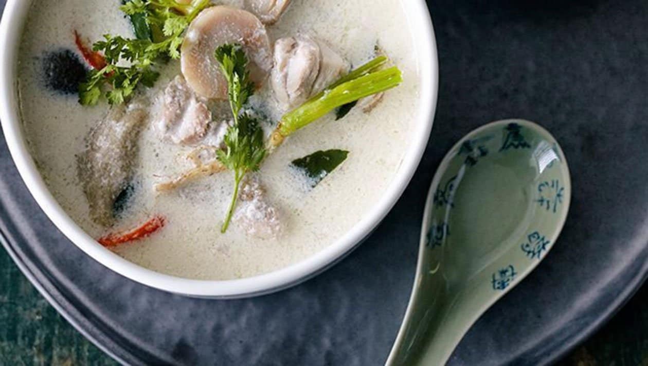 Σούπα tom yam με γάλα καρύδας — Φωτογραφία Αρχείου 