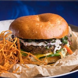 Vegan Burger με μανιτάρια και φασόλια Vegan Burger με μανιτάρια και φασόλια