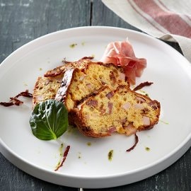 Κέικ με Λιαστή Τομάτα Απάκι και Λούντζα