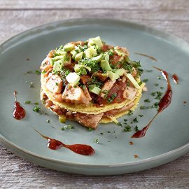 Κοτόπουλο σε Ψωμί Arepa Αρωματισμένο με Σάλτσα Hogao από την Κολομβία Κοτόπουλο σε Ψωμί Arepa Αρωματισμένο με Σάλτσα Hogao από την Κολομβία