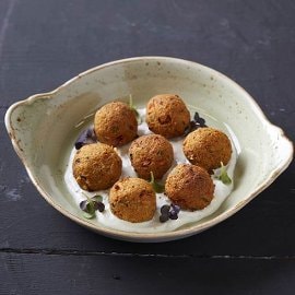 Κροκ Κινόα με Τομάτα, Καρότο, Ελιές, Κάππαρη και Σάλτσα Γιαουρτιού