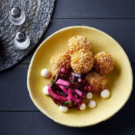 Κροκέτα Μπακαλιάρου με Δροσερή Μαγιονέζα Aioli Κροκέτα Μπακαλιάρου με Δροσερή Μαγιονέζα Aioli