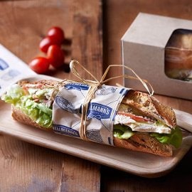 Μπαγκέτα με Ψητό Κοτόπουλο και Caesar’s Dressing