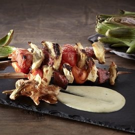 Μυρωδάτα Σουβλάκια Αγκινάρας με Φέτα και Σαλάμι Λευκάδος Μυρωδάτα Σουβλάκια Αγκινάρας με Φέτα και Σαλάμι Λευκάδος