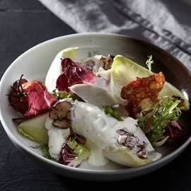 Σαλάτα Κοτόπουλο με Αντίβ και Αρωματισμένη Μαγιονέζα με Τρούφα και Εσπεριδοειδή