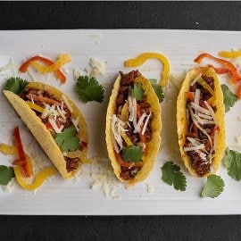 Σπετσοφάι Tacos με Knorr Chili Tomato Sauce, Γλυκές Πιπεριές, Κόλιανδρο και Κασέρι Σπετσοφάι Tacos με Knorr Chili Tomato Sauce, Γλυκές Πιπεριές, Κόλιανδρο και Κασέρι