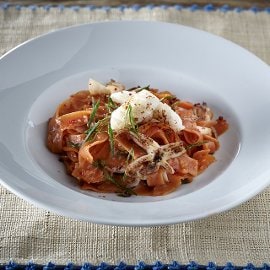 Φλωμάρια  Λήμνου με Καλαμάρι και Γλυκιά Σόγια με Άρωμα Τσίλι Φλωμάρια  Λήμνου με Καλαμάρι και Γλυκιά Σόγια με Άρωμα Τσίλι