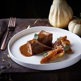 Χοιρινός Λαιμός Μπρεζέ με Μπίρα και Αχλάδια