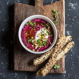 Χούμους Παντζαριού με Καρύδια Χούμους Παντζαριού με Καρύδια