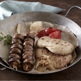 Ψητό Σουβλάκι Μανιταριού με Γλυκιά Σάλτσα Σόγιας Ψητό Σουβλάκι Μανιταριού με Γλυκιά Σάλτσα Σόγιας