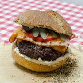 Montreal Style Cheeseburger με καυτερό Dressing